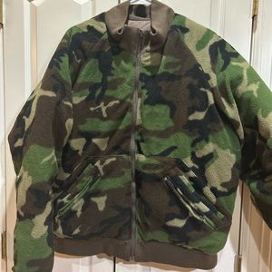 Cabelas men XL down camo insulated jacket